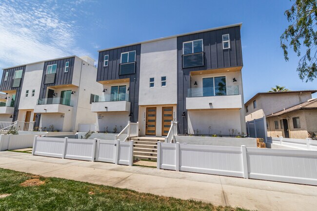 Building Photo - 4293 Tujunga Ave