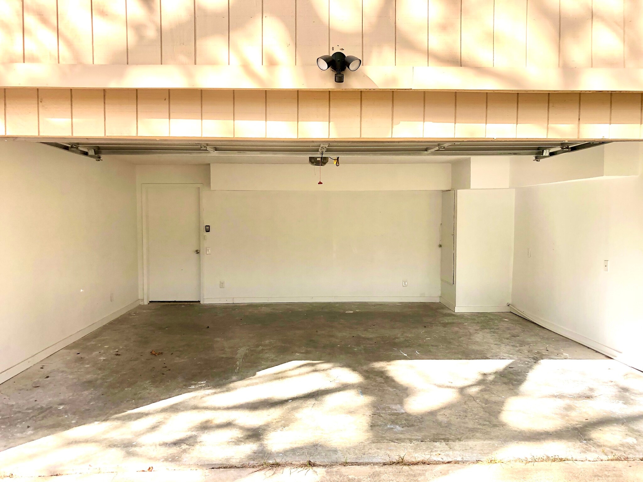 2 Car Garage - 612 Hackney Ave