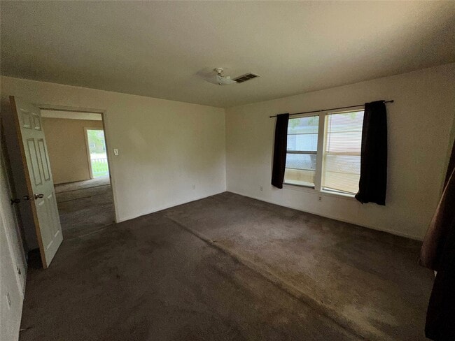 Building Photo - 2570 Stadium Dr