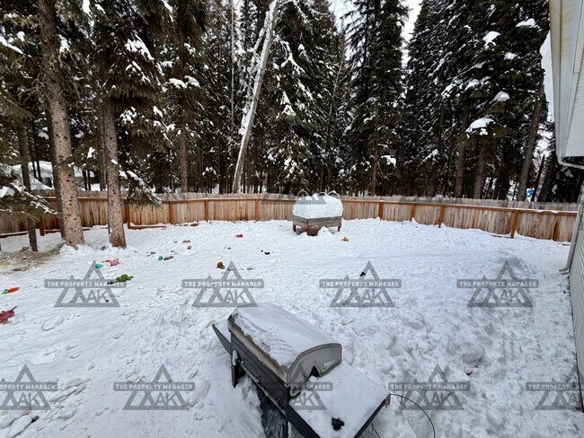 Building Photo - 3BR Home in North Pole | Fenced Yard/Pet Friendly + Garage | Available June 15