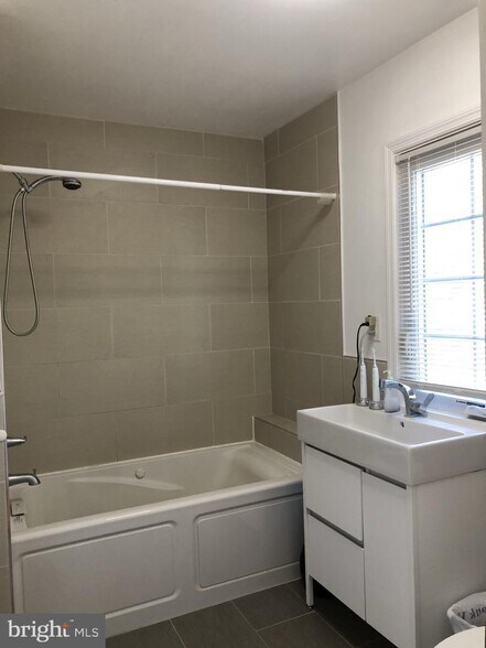 Building Photo - 329 Browning Ln