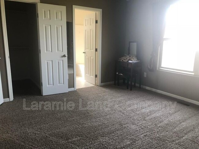 Building Photo - 1219 E Symons St