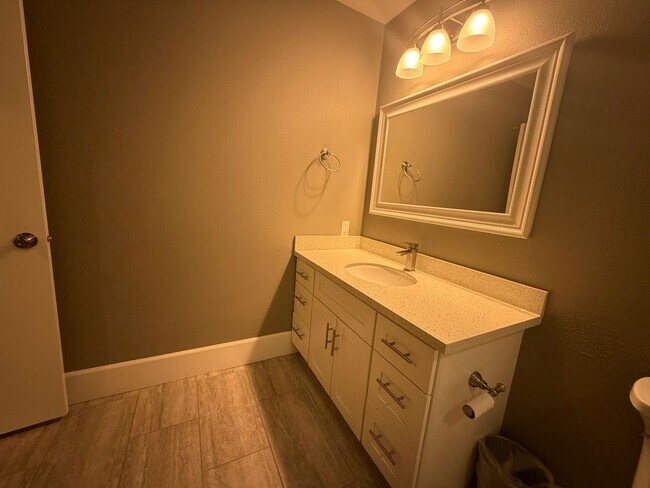 Building Photo - Gorgeous 3-Bedroom House in Gold River with pool