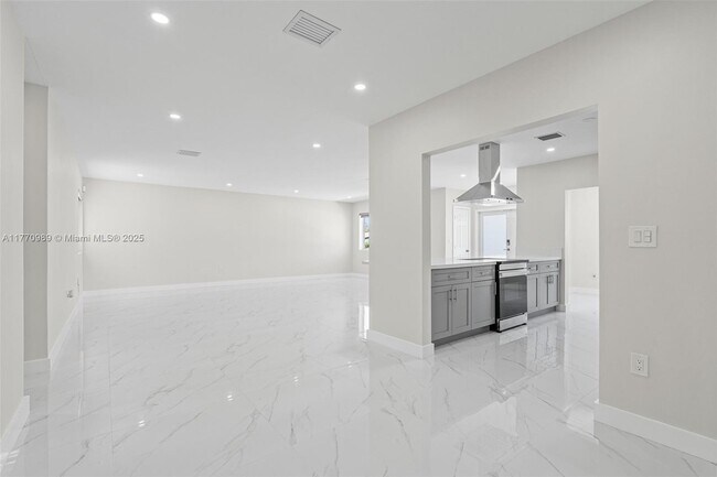 Building Photo - 230 NW 33rd Terrace