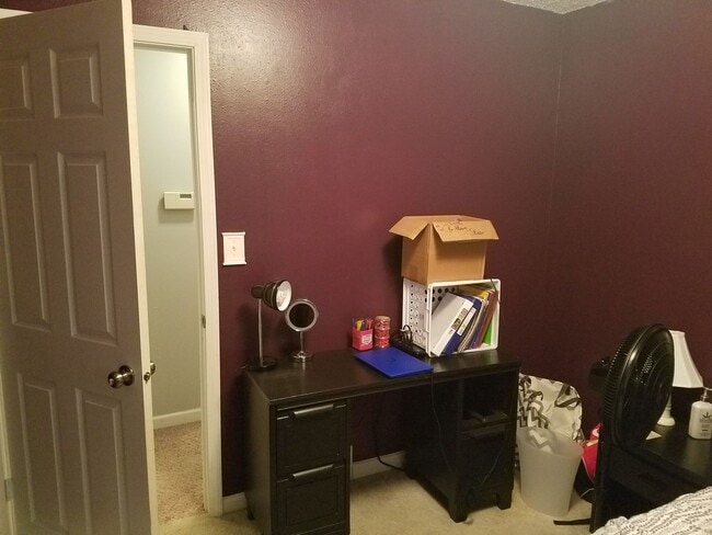 Building Photo - Cedar Falls House Available June 1st