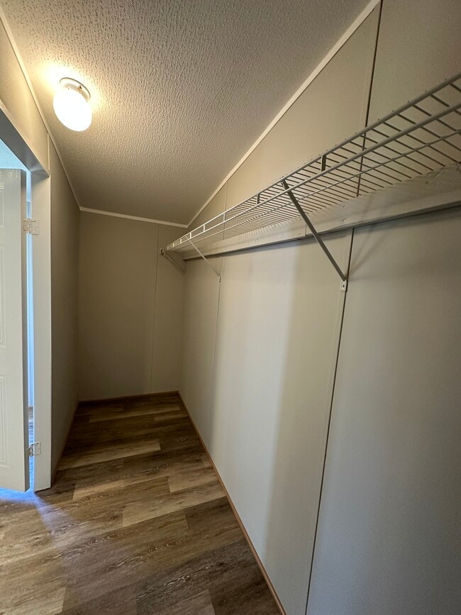 Building Photo - 319 Bridgeview Dr