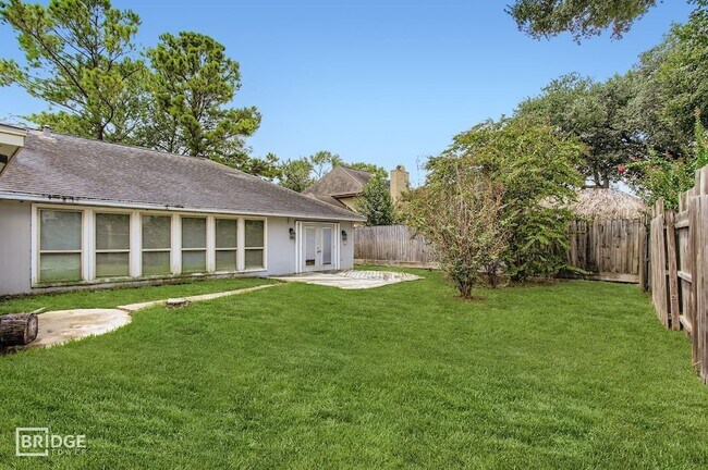 Building Photo - 15710 Sandy Hill Dr