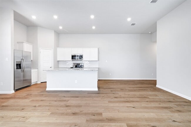 Building Photo - 324 Nespral Dr