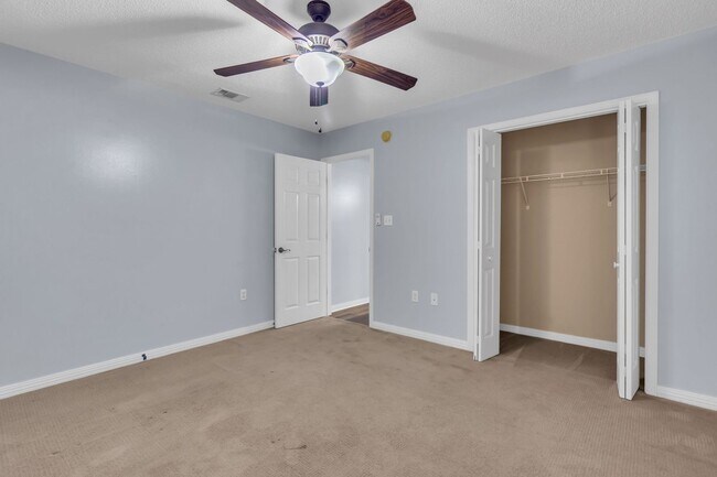 Building Photo - South Crestview Ranch on Cul-de-sac