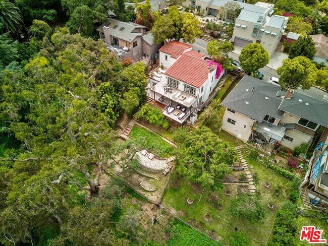 Building Photo - 3074 Lake Hollywood Dr