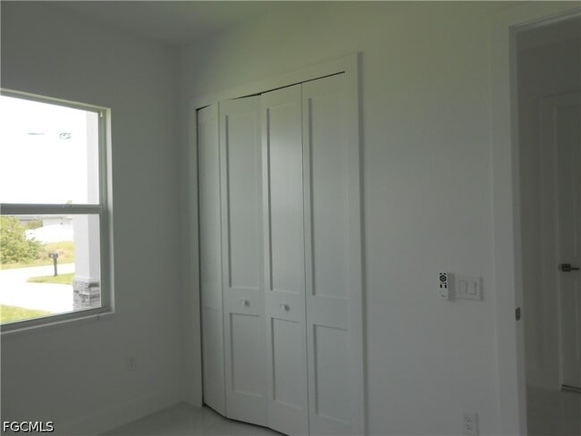 Building Photo - 320 Poplar St