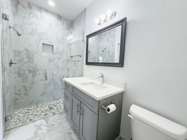 Building Photo - 313 N M St