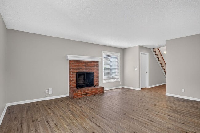 Building Photo - Renovated 3BR/2.5BA Townhome in Blue Valley Schools with Full Basement & 2-Car Garage