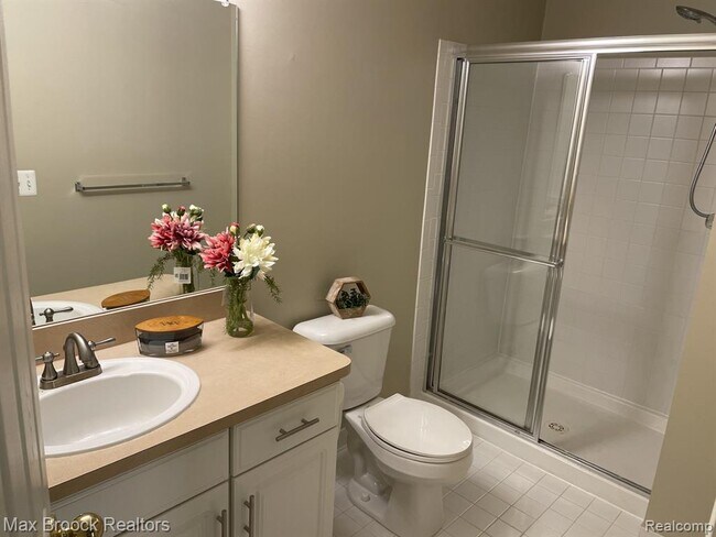 Building Photo - 924 Sandalwood Dr