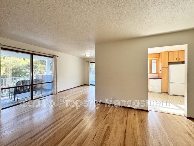 Building Photo - 4751 SW 53rd Ave