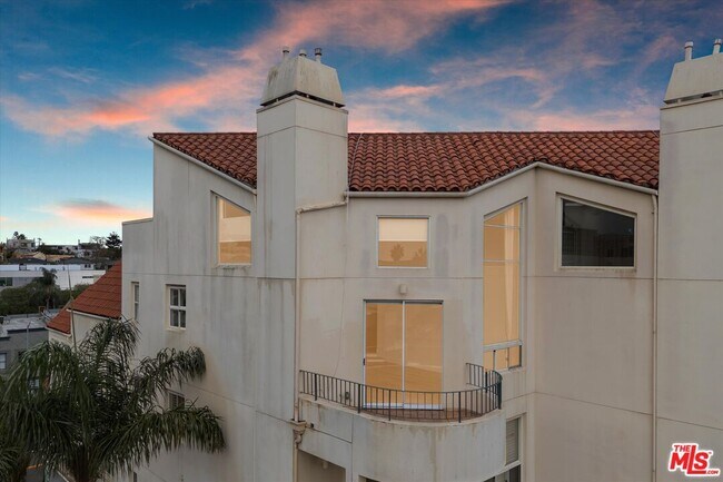 Building Photo - 235 Main St