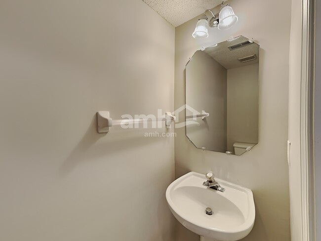 Building Photo - 7537 Sparkleberry Dr