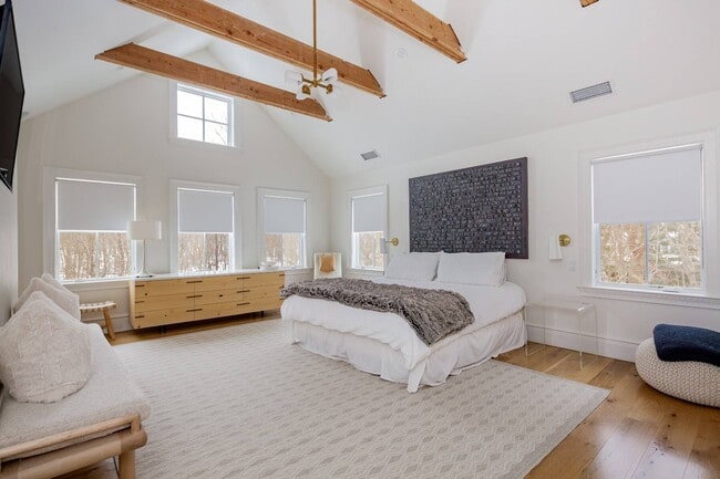 Building Photo - 13 Hilltop Ln