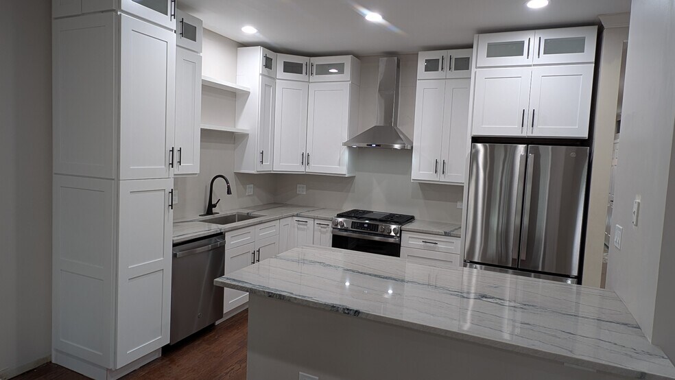 Building Photo - 2632 N Halsted St