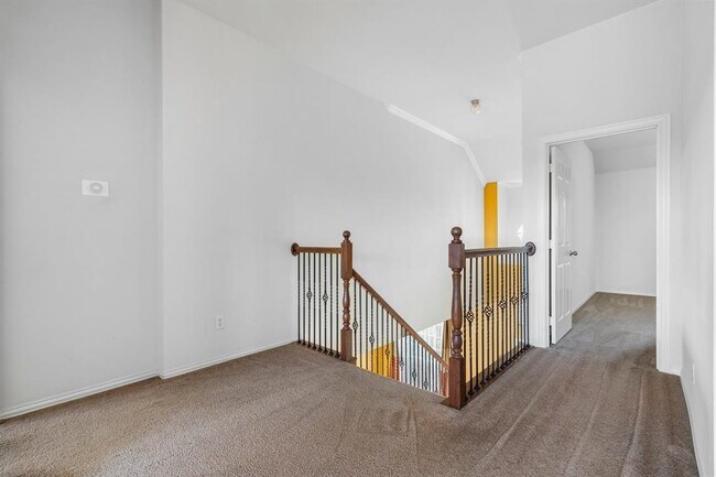 Building Photo - 910 Waterside Dr