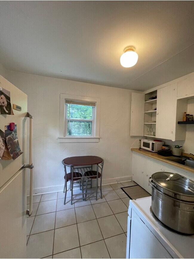 Kitchen - 710 Chautauqua Ave