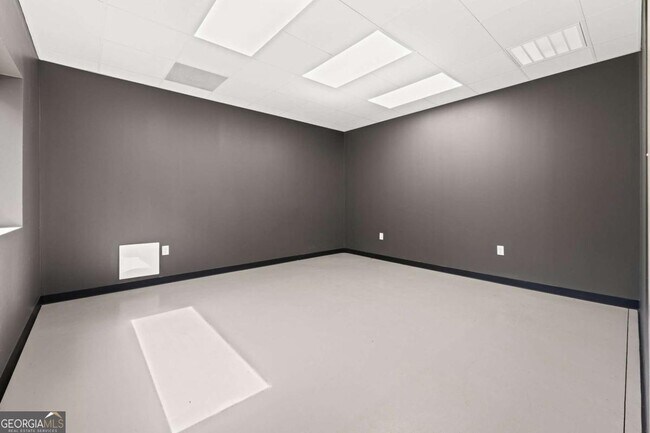 Building Photo - 221 Columbus Dr