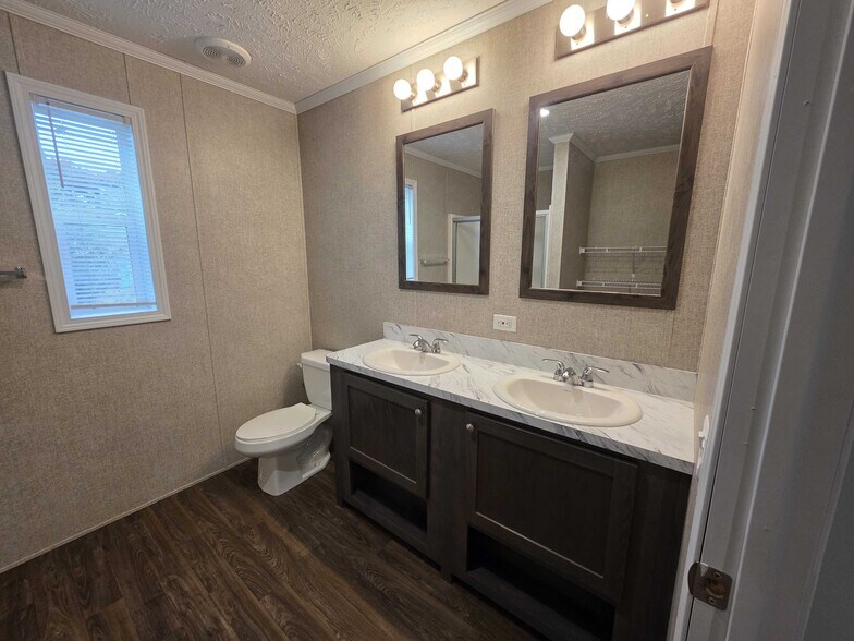 Building Photo - 3668 Willow Ct