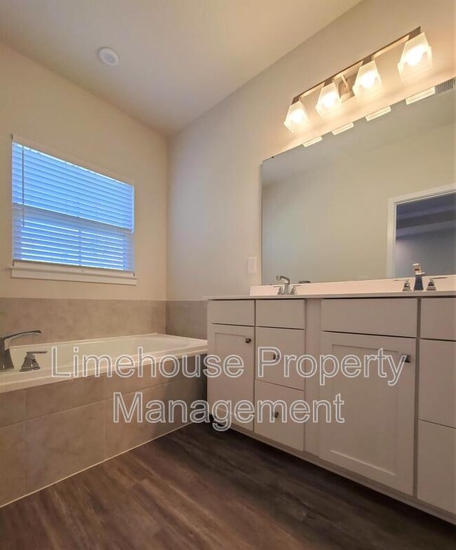 Building Photo - 946 Gabion Wy