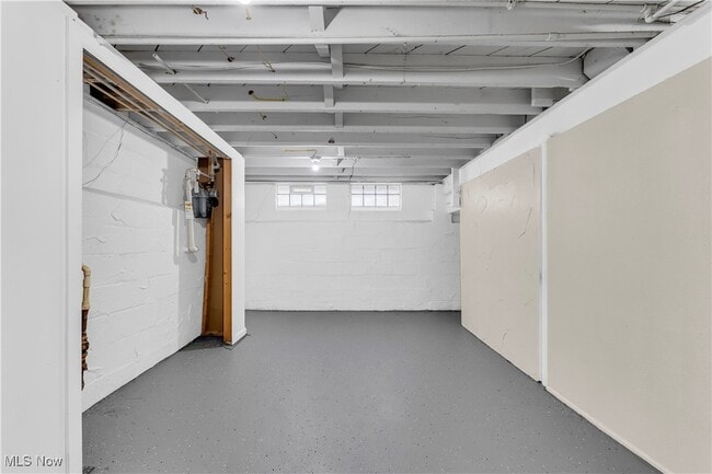 Building Photo - 498 E 250th St