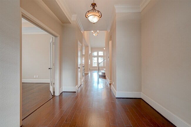 Building Photo - 10323 Hatcher Dr