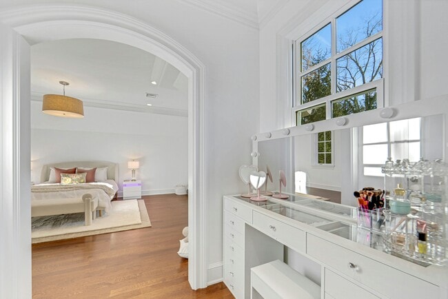 Building Photo - 373 Hardenburgh Ave