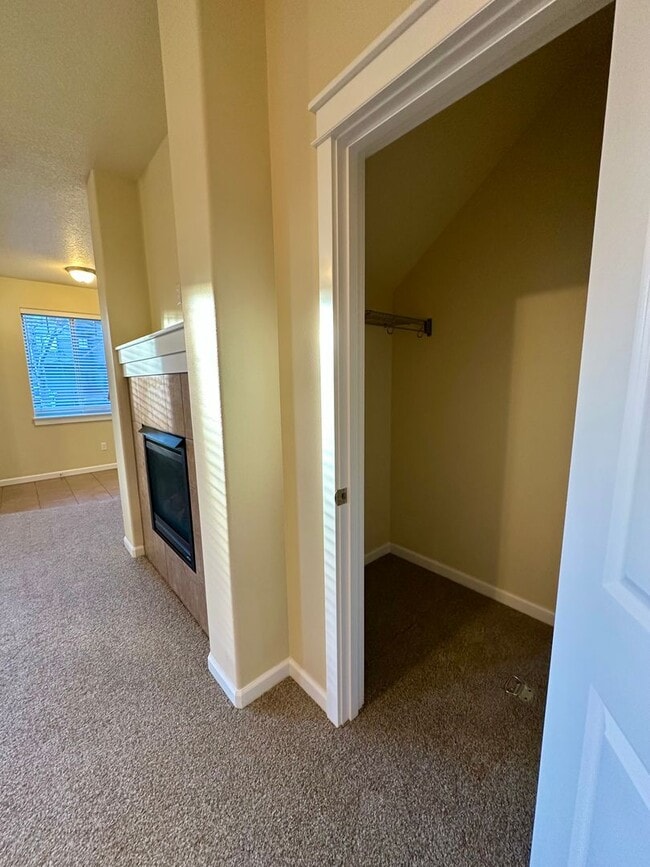 Building Photo - 63114 Dakota Dr