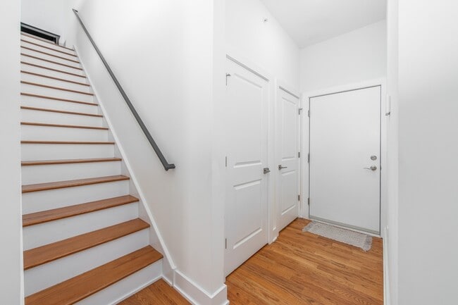 Building Photo - 1003 N Bodine St