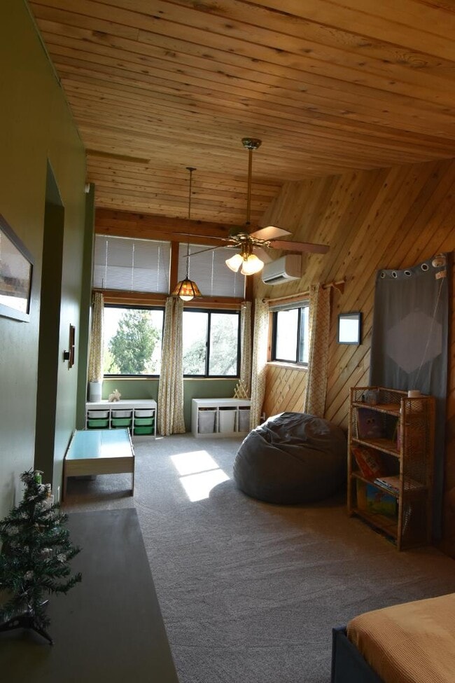 Building Photo - 1641 Ridgecrest Dr