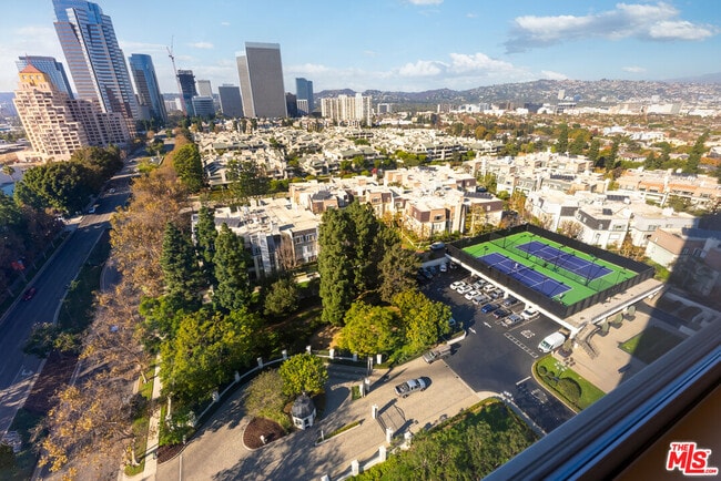 Building Photo - 2220 Ave of the Stars