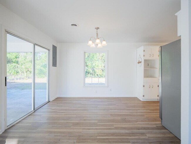 Building Photo - 2323 Frederick Pl