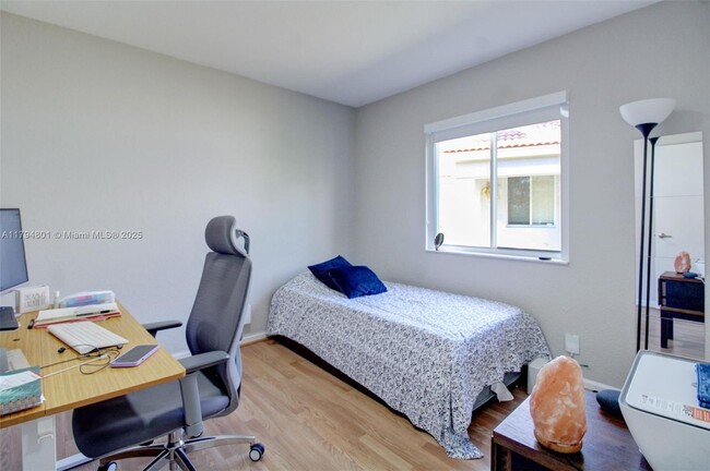 Building Photo - 1025 Bamboo Ln