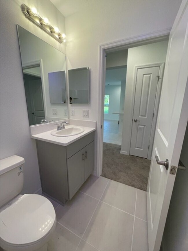 Building Photo - Newly developed Lakefront 3B/2B home in Ea...