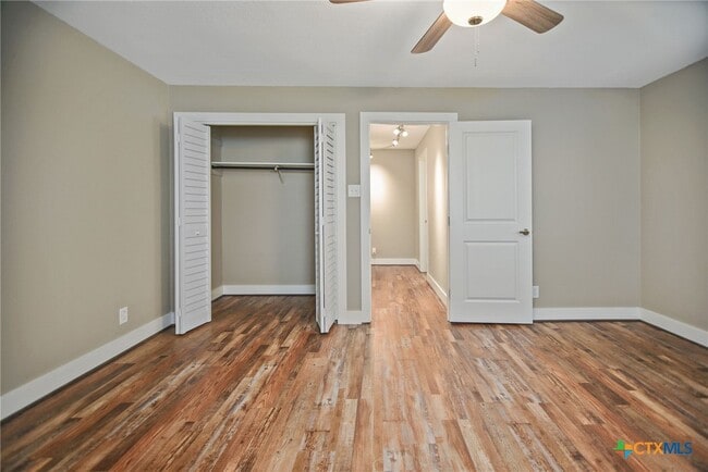 Building Photo - 8 Las Brisas Pl