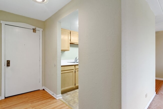 Building Photo - 1 Renaissance Pl
