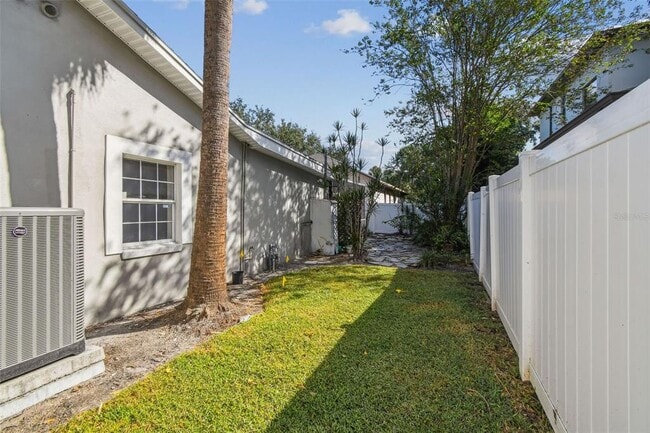 Building Photo - 2 S Treasure Dr