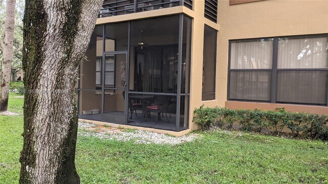 Building Photo - 15509 N Miami Lakeway