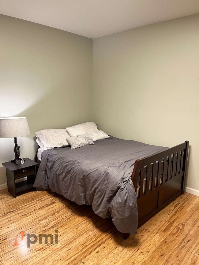 Building Photo - Modern 2bd/1ba Apartment with View