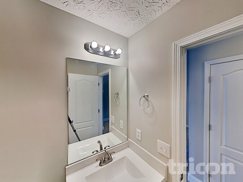 Building Photo - 97 Farmington Dr