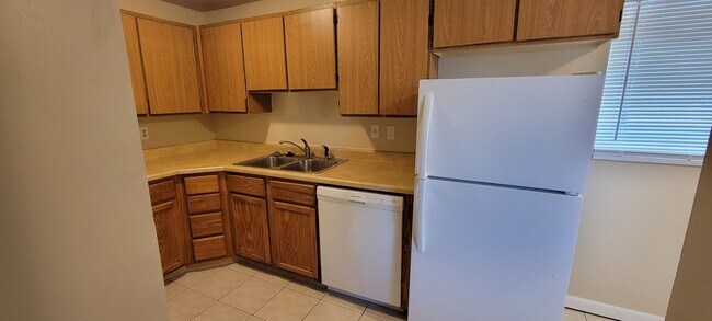 Building Photo - 4642 S Arlington Park Dr