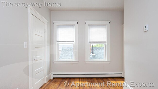 Building Photo - 120 Columbia St