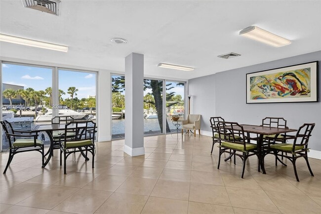Building Photo - 13155 Ixora Ct