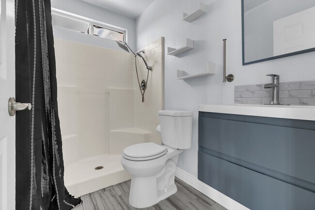 Building Photo - 952 E Cottonwood St