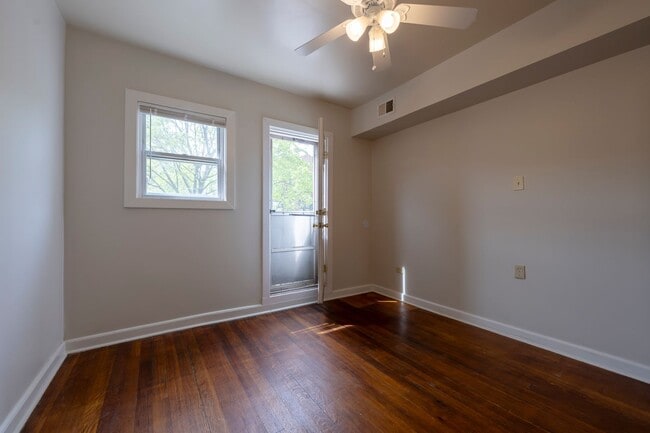 Building Photo - Sunny Spacious 3 Bedroom 1 Bathroom