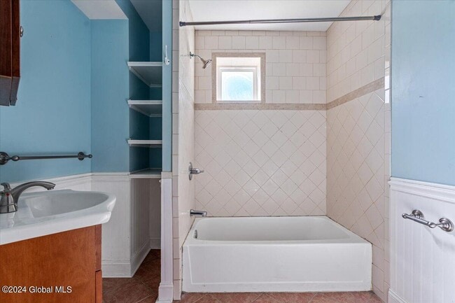 Building Photo - 53 Beekman St